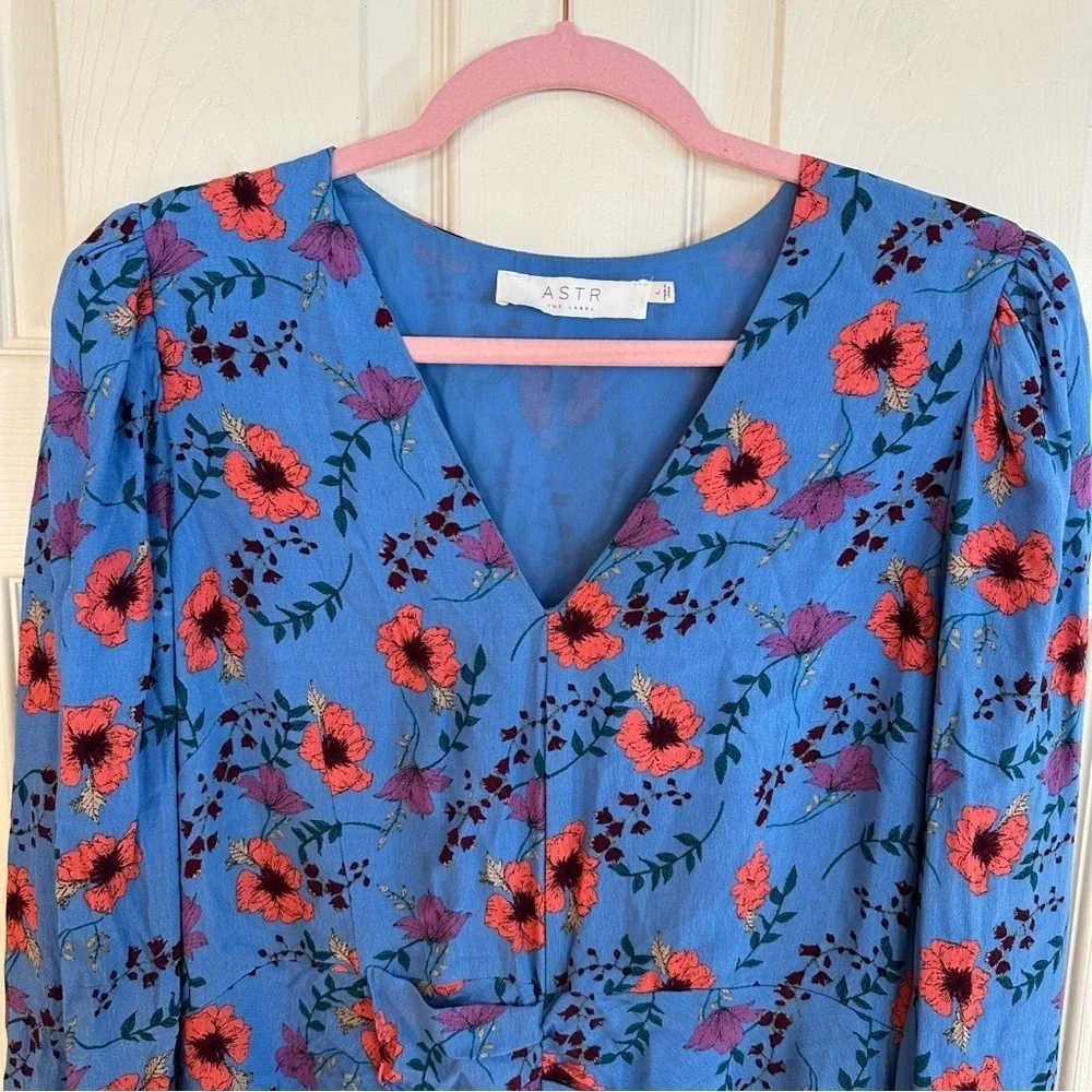 EU ASTR Ruffle Front Blue Floral Long Sleeve Mini Dress - Picture 7 of 12